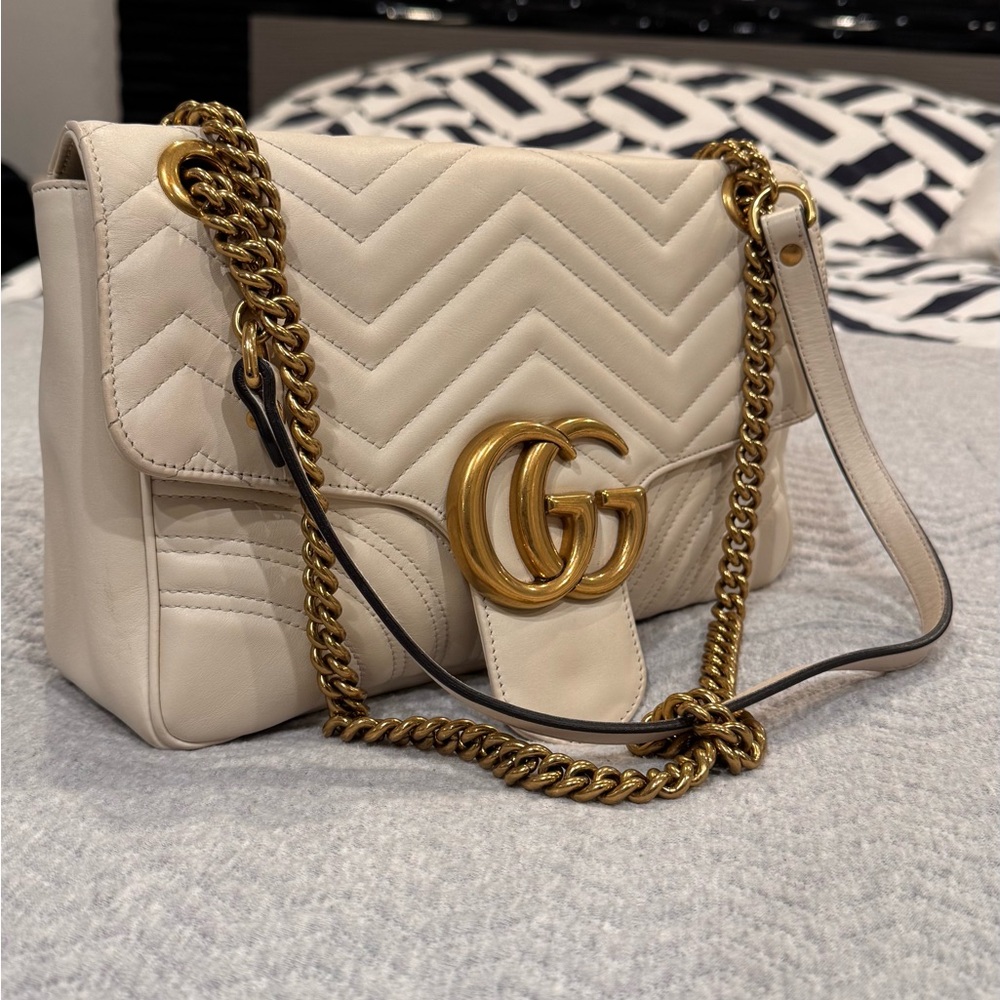 Gucci GG Marmont medium shoulder bag